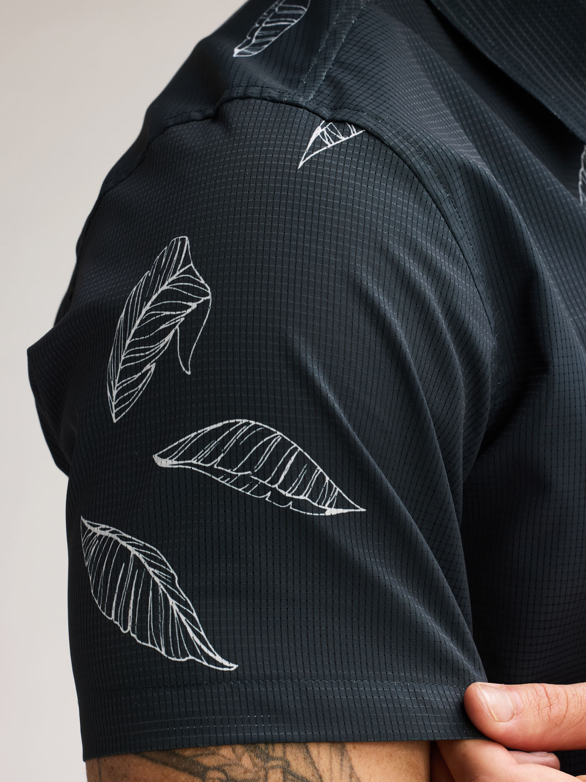 image-variant-color-dark-grey-leaves--